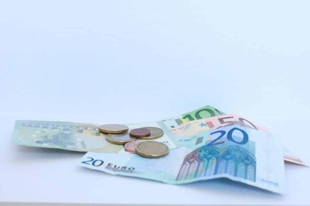 "Παγώνει" βεβαιωμένες οφειλές η εφορία μέχρι το τέλος του έτους